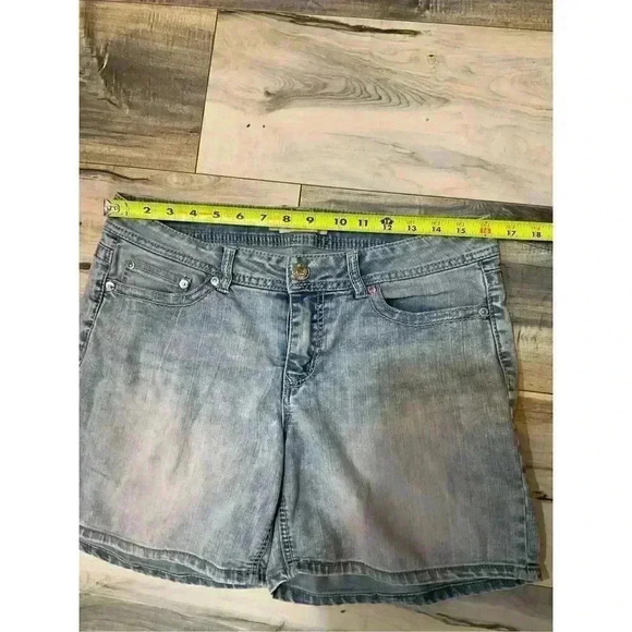 Seven7 Jean shorts women’s light washed size 10 - Picture 6 of 9